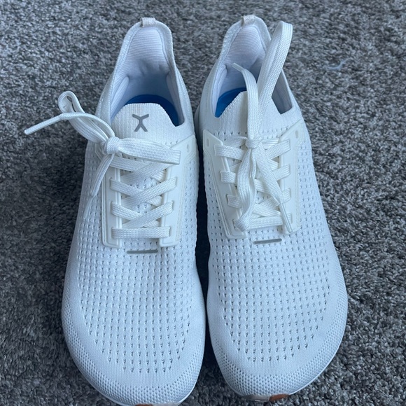 Lux Shoes - Flux adapt runner running shoes size 7